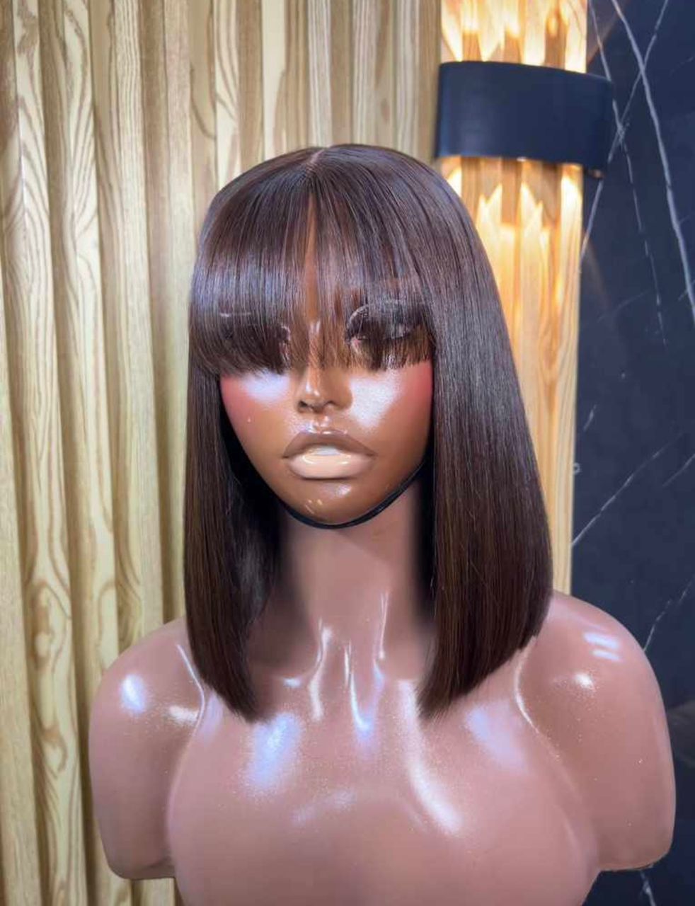 Coupe courte vietnamienne marron foncé avec frange - Long 10- Densité 210%