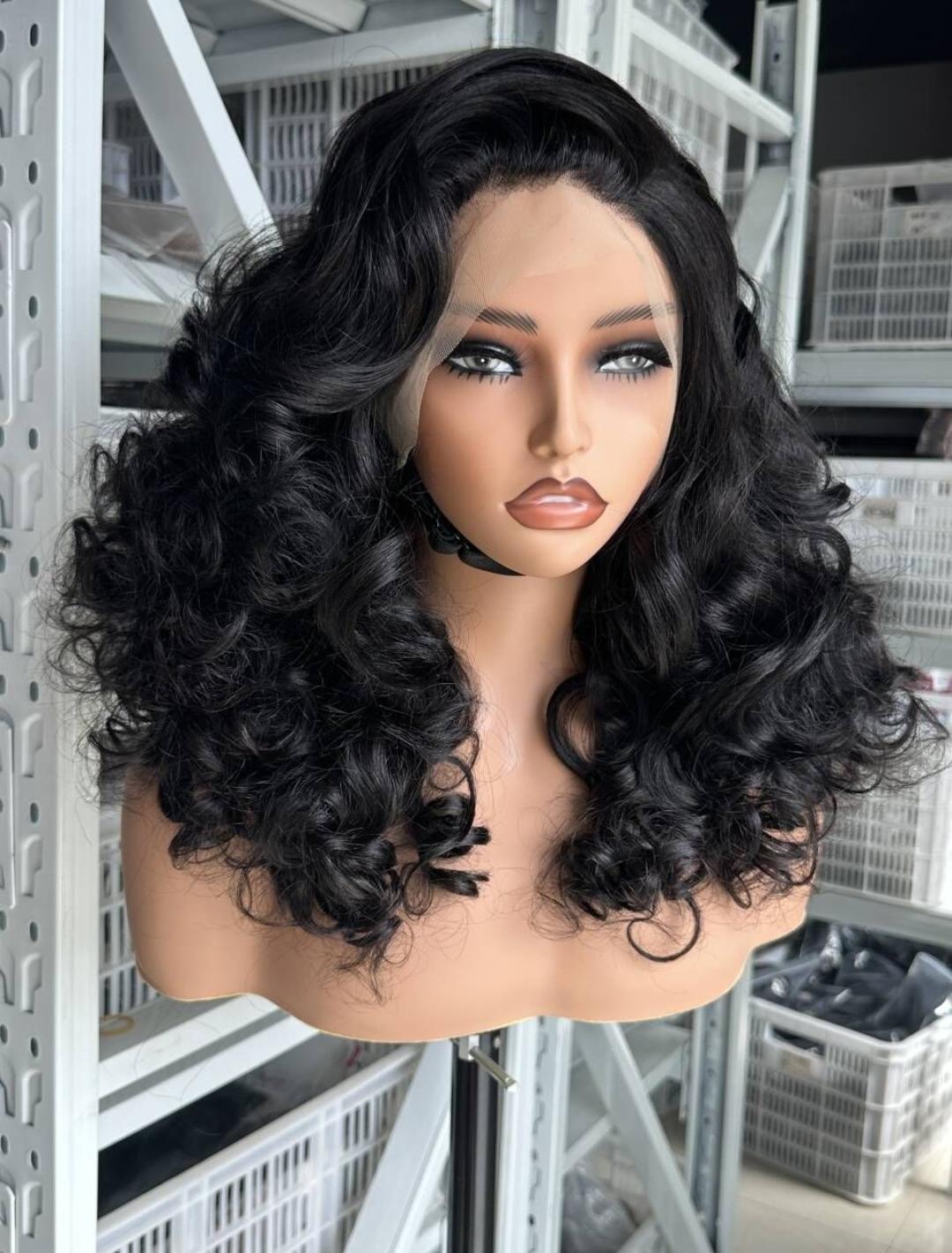 Perruque Bouncy Aicha- 100% Human hair  -densité 300%- Frontale 13*4- Taille 20