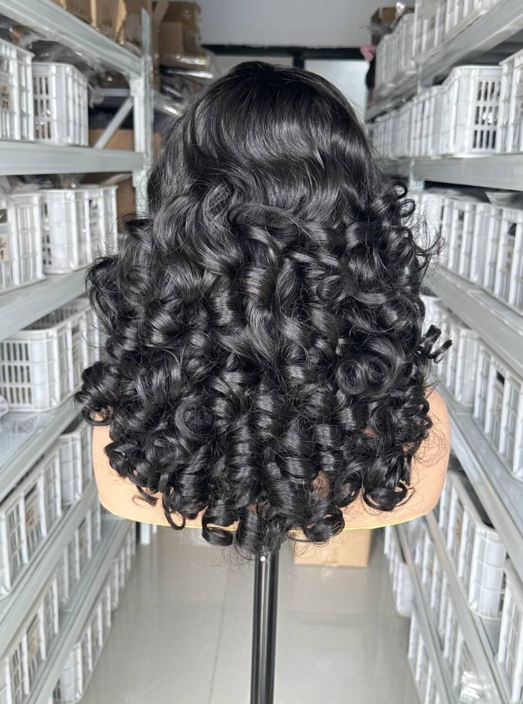 Perruque Bouncy Aicha- 100% Human hair  -densité 300%- Frontale 13*4- Taille 20