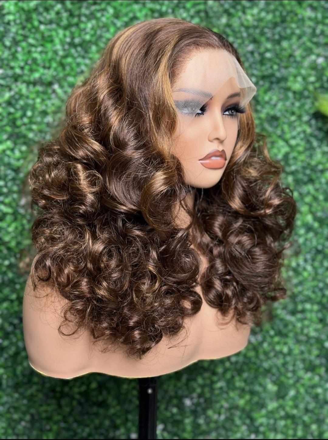 Perruque Bouncy Aicha- 100% Human hair  -densité 300%- Frontale 13*4- Taille 20